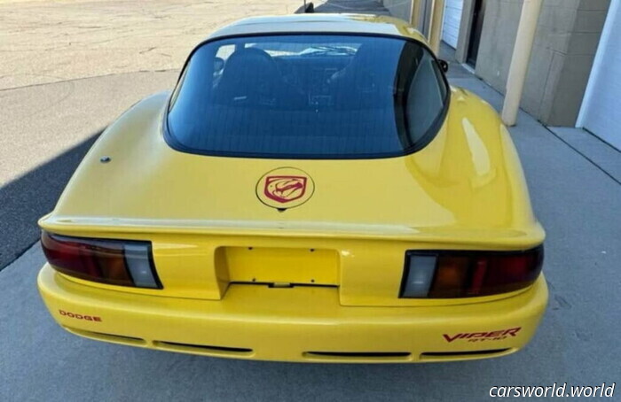 ¿Alguna Vez Quisiste Un Viper Y Un Corvette Pero Solo Tenías Un Lugar De Estacionamiento? | Carscoops